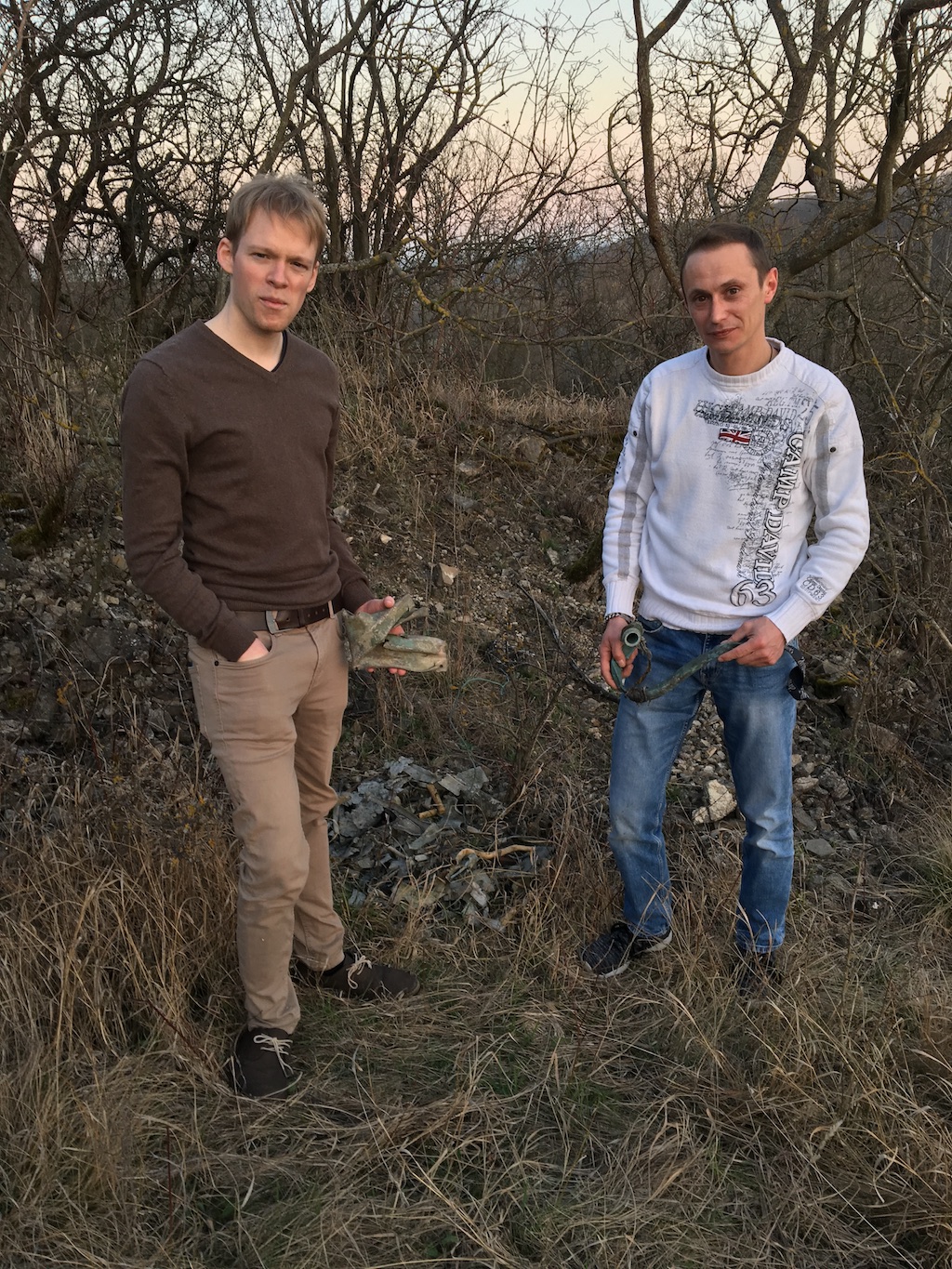 10. Crashsite Debris - l. to r. Livius Schillingmann and René Schütz.